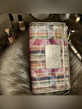 Vintage Coach Poppy Madras Tartan Plaid
Wallet Wristlet